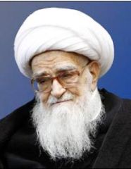 المكان الذي يخرج منه الإمام، وموضع منبره ومصلاّه