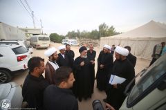 (١٢٨) تفويج الطلبة إلى المواقع التي يبلغون فيها وآية الله السيد أحمد الاشكوري المشرف العام على المشروع يتدارس الأمر مع المبلغين