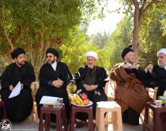 (١٢٩) جمع من أساتذة الحوزة العلمية وفضلائها في الموقع المركزي للمشروع التبليغي للحوزة العلمية في زيارة الأربعين