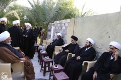 (١٣٢) جمع من طلبة الحوزة العلمية وعلمائها في الموقع المركزي للمشروع التبليغي للحوزة العلمية في زيارة الأربعين