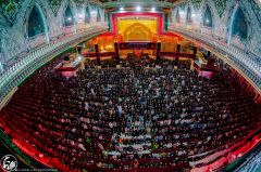 (١٨٠) المؤمنون يأدون الصلاة ليلة الاربعين في صحن ابي الفضل العباس عليه السلام