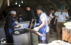(٢٤٤) الموكب الحسينية توفر الخبز الحار للزائرين