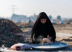 (٢٧٧) لم يمنعها سنها من خدمة زائري الإمام الحسين عليه السلام