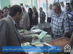 الدكتور جواد المالكي يفتتح معرض كلية الصيدلة في بغداد