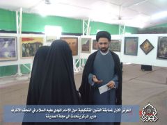 المعرض الاول لمسابقة الفنون التشكيلية / مدير المركز مع مجلة الصديقة