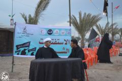 (٩٣) أحد المبلغين يجيب على أسئلة الزائرين